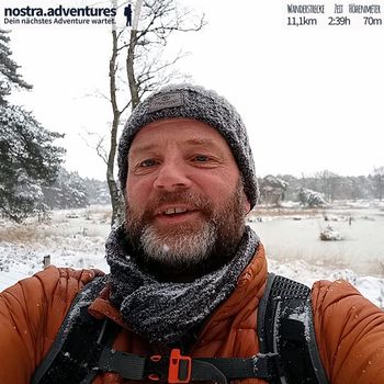 Wandern bei eisiger Kälte im Winterwonderland
