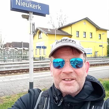 Bei der Bikepacking Tour angekommen am Bahnhof in Nieukerk
